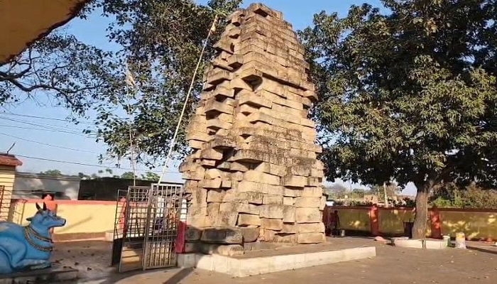 बिना सीमेंट-बालू के खड़ा 1000 वर्ष पुराना शिव मंदिर, झींझी पहाड़ी पर आस्था और कला का अद्भुत संगम