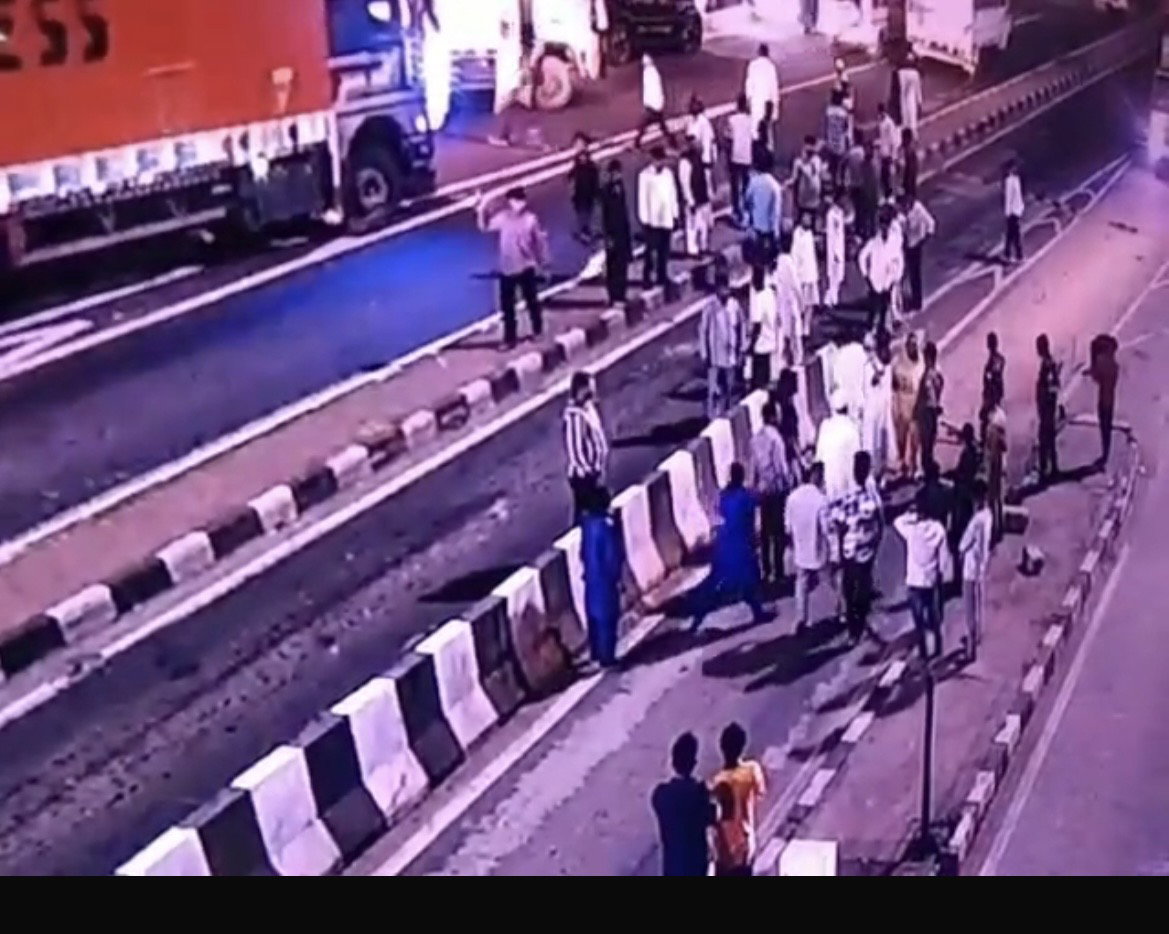 मांडर टोल प्लाजा पर कर्मियों और लोगों के बीच मारपीट, कई घायल, FIR दर्ज