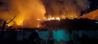 पलामू :  पनेरीबांध में घर में लगी भीषण आग, लाखों का नुकसान