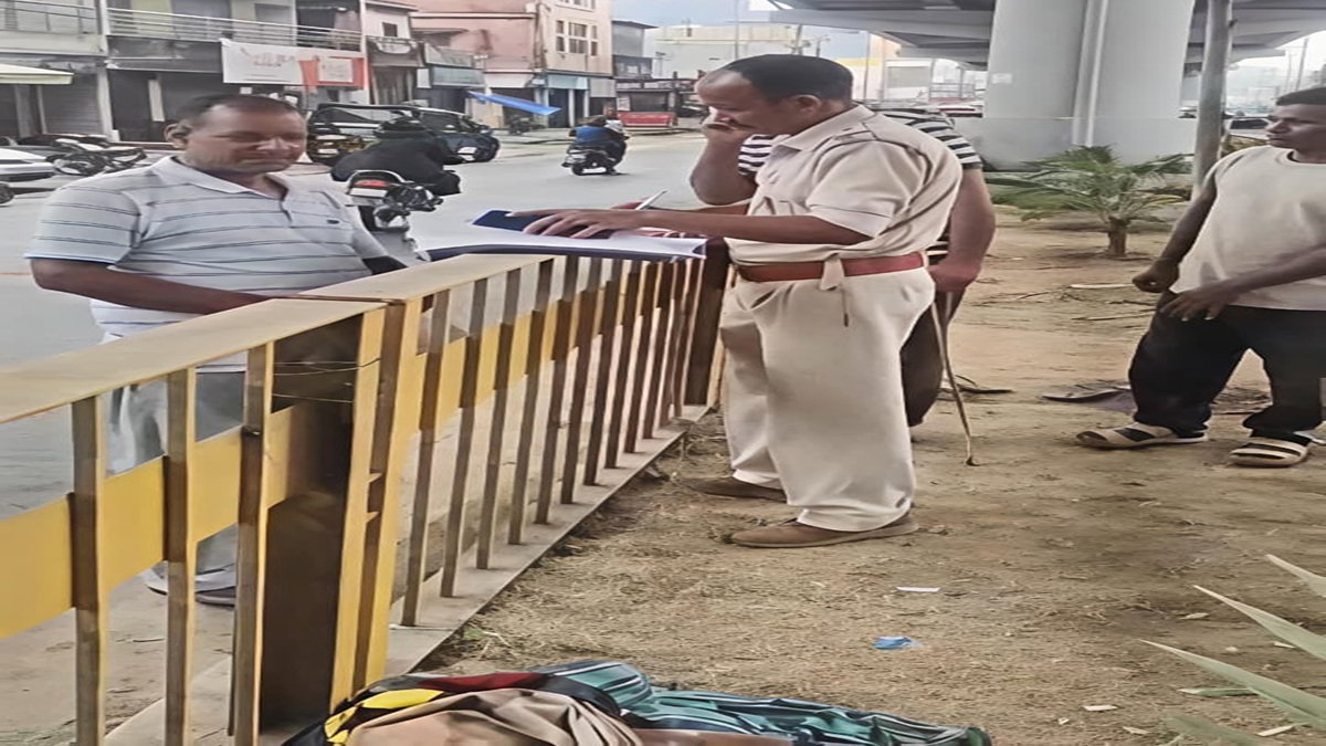 Ranchi : पिस्का मोड़ पेट्रोल पंप के पास व्यक्ति का शव, शिनाख्त में जुटी पुलिस