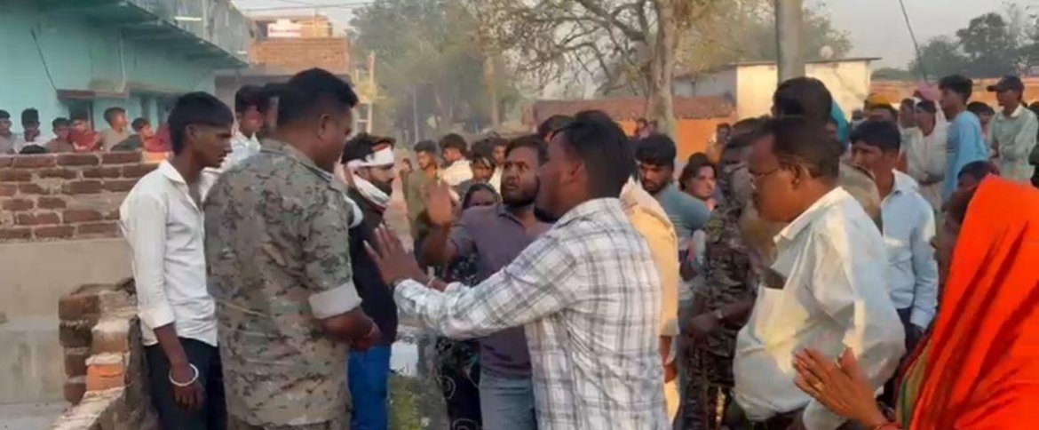 गिरिडीह : घरेलू विवाद में महिला ने कुएं में कूदकर दी जान, मायके वालों ने ससुराल में लगाई आग