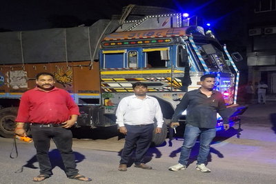 Latehar News :  देर रात चला वाहन चेकिंग अभियान, 70 वाहनों का कटा 2.04 लाख का चालान