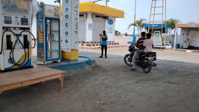 Deoghar News : पेट्रोल-डीजल खत्म होने से पंपों पर पसरा सन्नाटा, कुछ में तेल के लिए मारा-मारी