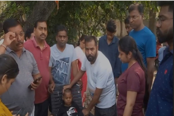 Jamshedpur News : दिव्यांग मासूम को सड़क किनारे छोड़ कलयुगी मां फरार