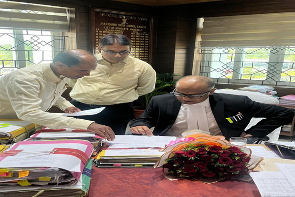 Jharkhand News ; अधिवक्ता रोहितश्य रॉय ने महाधिवक्ता का पदभार ग्रहण किया