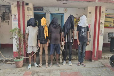 Rohtas News :   ऑनलाइन शॉपिंग कर ठगी करने के खेल का पर्दाफाश, पांच युवक गिरफ्तार