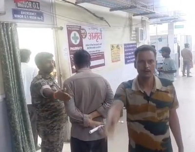 Dhanbad News :  बुजुर्ग का पक्ष लेना पड़ा भारी,  युवक पर जानलेवा हमला, हालत गंभीर
