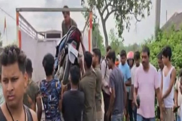 Giridih News : बोलेरो की चपेट में आकर बाइक सवार दो दोस्तों की मौत, जांच में जुटी पुलिस
