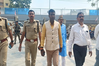 सरहुल पर्व को लेकर प्रशासन अलर्ट, रांची डीसी व SSP ने सरना स्थलों का किया निरीक्षण