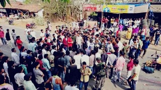 दुमका :  ईद मनाने बंगाल जा रहे दो युवकों की सड़क हादसे में मौत, आक्रोशितों ने सड़क जाम की