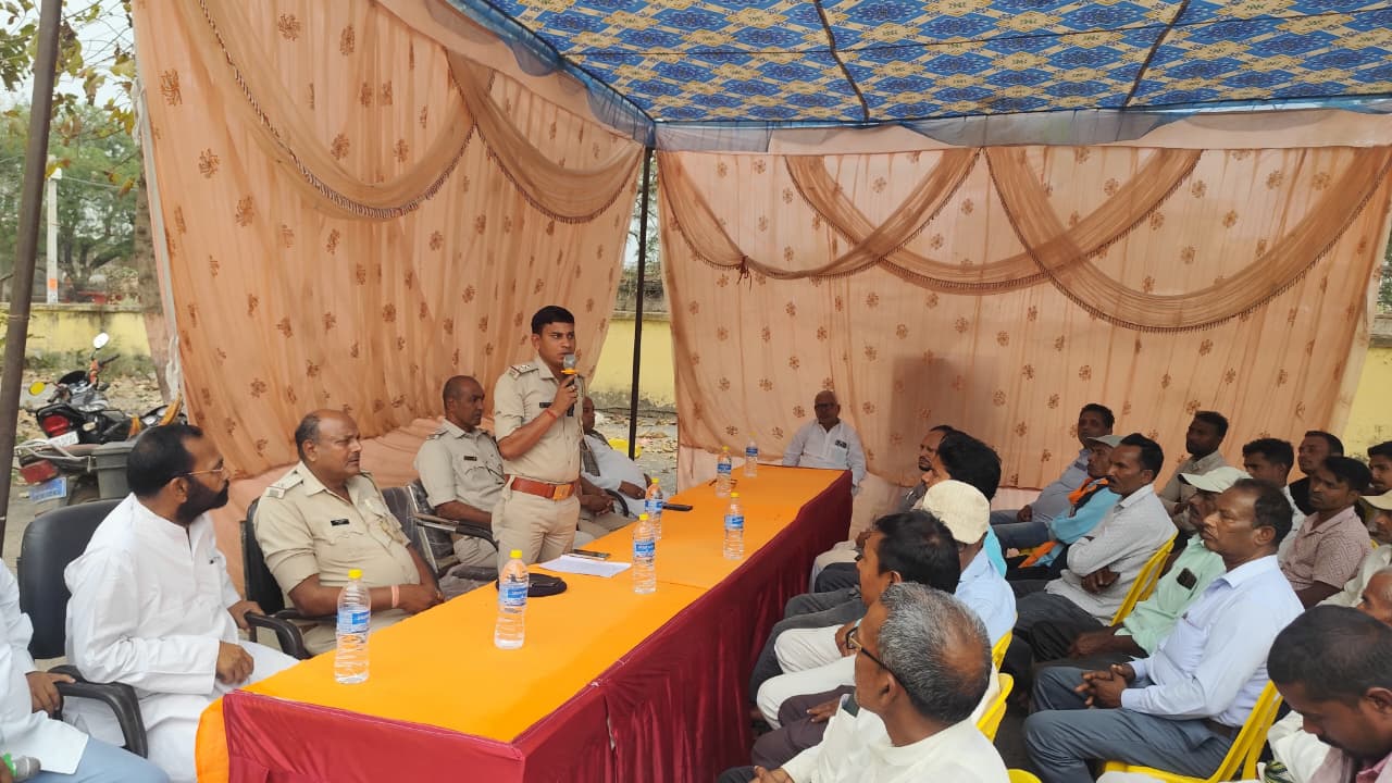 पलामू : लेस्लीगंज थाना में शांति समिति की बैठक, रामनवमी-ईद में सौहार्द बनाए रखने की अपील