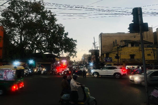 रांची में बदला मौसम का मिजाज, छाया अंधेरा, गरज के साथ हल्की बूंदा-बांदी शुरू