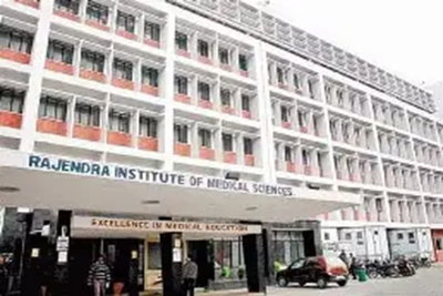 Ranchi News :   रिम्स के MBBS छात्र ने की खुदकुशी की कोशिश, वेंटिलेटर पर चल रहा इलाज