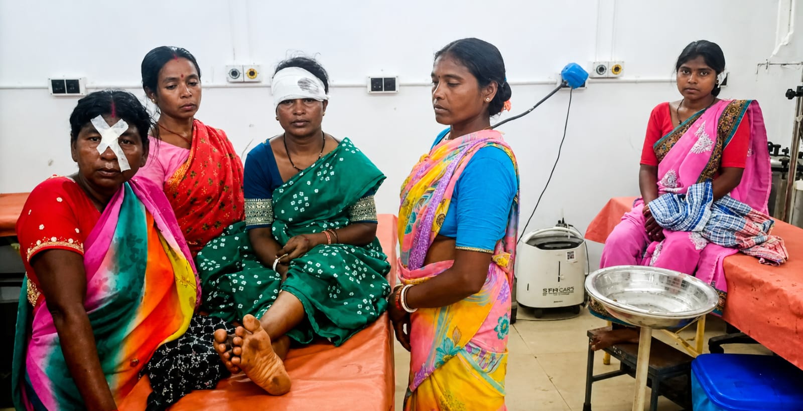 Jamtara News : यात्रियों से भरा ऑटो पलटा, आठ महिलाएं घायल, वाहन जब्त