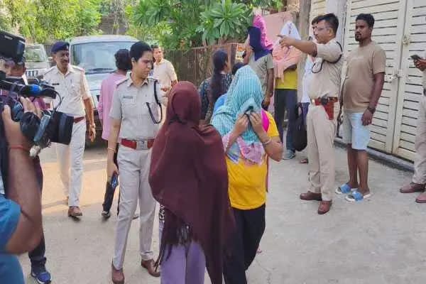 Ranchi News : हरमू हाउसिंग कॉलोनी में चल रहा था देह व्यापार का धंधा, पांच हिरासत में