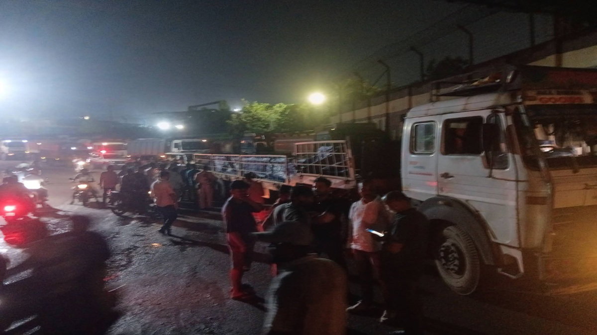 Jamshedpur News : ट्रेलर ने बाइक सवार को 30-40 मीटर तक घसीटा, मौत