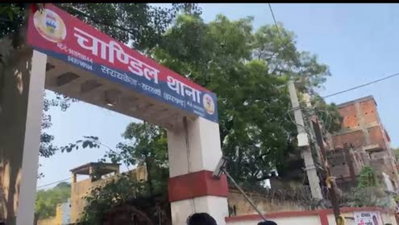 चांडिल :  आठ लोगों ने की थी आभूषण कारोबारी के घर डकैती, पांच गिरफ्तार, अन्य तीन की तलाश जारी