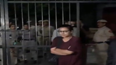 हिरासत से छूटने के बाद नेहा बोरा बोलीं, आम लोगों के साथ अपराधियों जैसा व्यवहार होता है