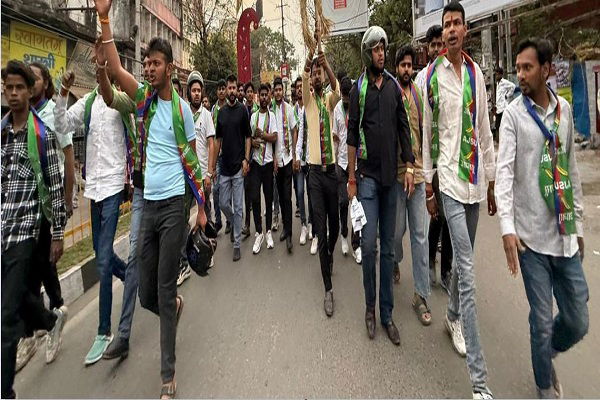 झारखंड में छात्र आजसू का उग्र प्रदर्शन, लाठीचार्ज के विरोध में आक्रोश मार्च