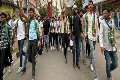 झारखंड में छात्र आजसू का उग्र प्रदर्शन, लाठीचार्ज के विरोध में आक्रोश मार्च