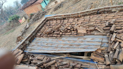 लातेहार :  CRPF कैंप के सामने दुकान का छप्पर तोड़ एक लाख उड़ा ले गए चोर