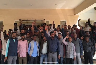 DSPMU में नॉन टीचिंग स्टाफ की हड़ताल, काला बिल्ला लगाकर किया विरोध-प्रदर्शन