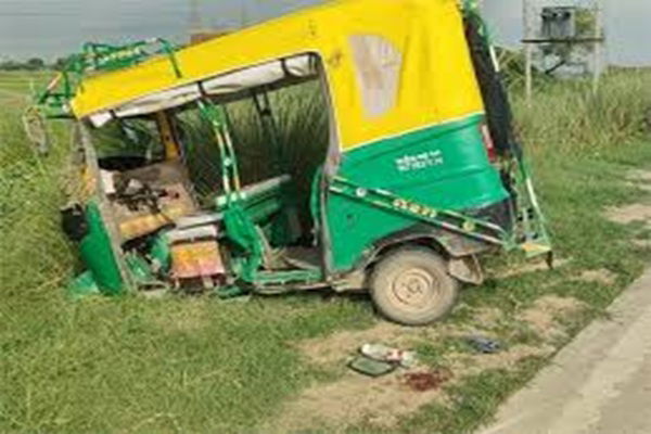 गुमला : स्कूली बच्चों से भरा ऑटो पलटा, 9 साल की बच्ची की मौत