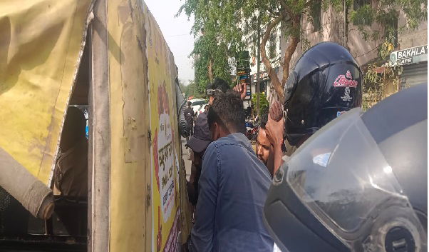 रांची :  डीबाडीह ओवरब्रिज के पास दो बाइक की टक्कर, तीन घायल