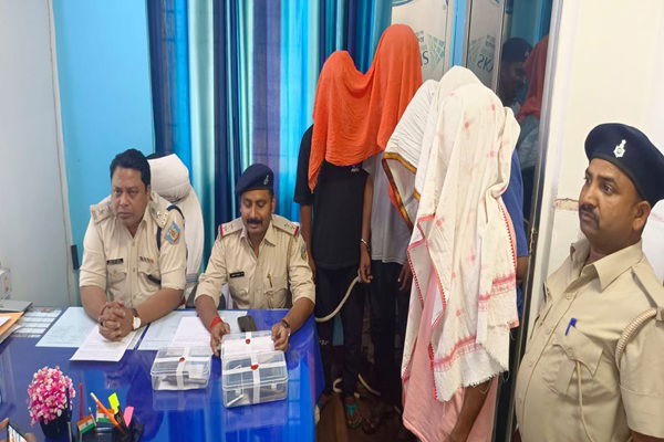 चतरा : TPC के सब-जोनल कमांडर प्रभाकर जी समेत पांच नक्सली गिरफ्तार