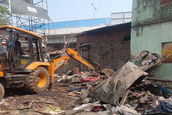 नगर निगम का अतिक्रमण-मुक्त अभियान तेज, गौशाला मार्ग पर हुई बुलडोजर कार्रवाई