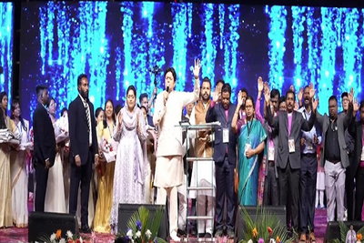 प्रभात तारा मैदान में उमड़ा आस्था का सैलाब, सीएम के लिए विशेष प्रार्थना