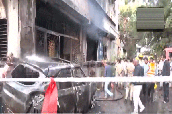 इंदौर :  तीन मंजिला मकान में भीषण आग, 7 लोग जिंदा जले, 3 को सुरक्षित बचाया गया