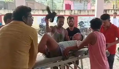 गिरिडीह :  तेज रफ्तार कार ने सड़क किनारे बैठे लोगों को रौंदा, एक की मौत, तीन घायल