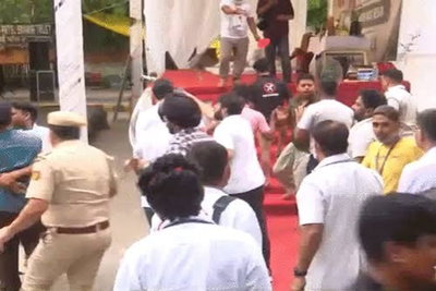 वांगचुक को जबरन अस्पताल ले जाने पर विपक्ष हमलावर, इसे लोकतंत्र-संविधान पर हमला बताया