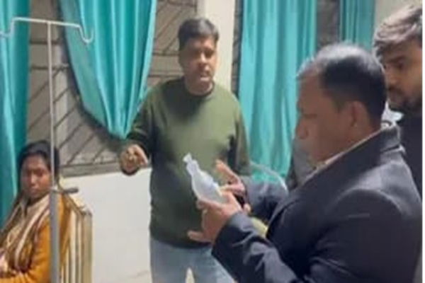 पलामू : MMCH में एक्सपायरी सलाइन चढ़ाने का आरोप, परिजनों का हंगामा