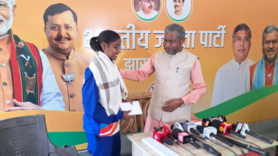 Ranchi News : थाईलैंड में गोल्ड जीतने वाली शूटर देवासी हेंब्रम को बाबूलाल ने किया सम्मानित