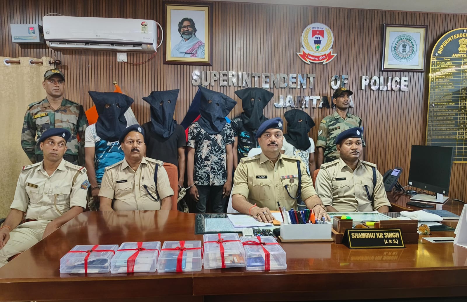 Jamtara News :   क्रेडिट व डेबिट कार्ड बंद होने का झांसा देकर ठगी करने वाले पांच साइबर अपराधी गिरफ्तार