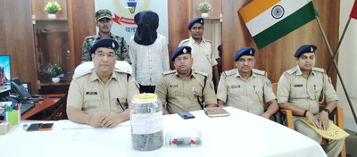 Chatra News :  17 लाख के अफीम के साथ अंतरराज्यीय तस्कर गिरोह का गुर्गा गिरफ्तार