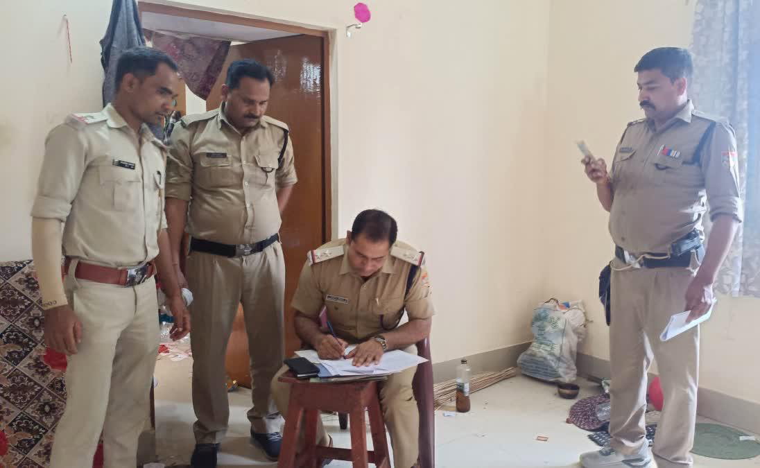 गैंगस्टर विक्रम शर्मा हत्याकांड : देहरादून पुलिस ने जमशेदपुर में फरार आरोपियों के घरों में की कुर्की-जब्ती