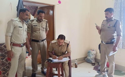 गैंगस्टर विक्रम शर्मा हत्याकांड : देहरादून पुलिस ने जमशेदपुर में फरार आरोपियों के घरों में की कुर्की-जब्ती