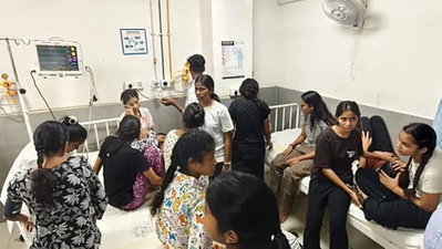 मुंगेर :   प्रसाद खाने के बाद इंजीनियरिंग कॉलेज के 24 छात्राओं की तबीयत बिगड़ी