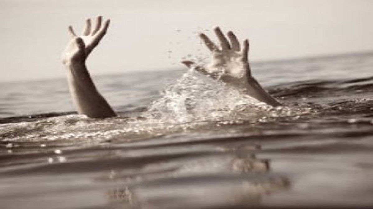 drowns in deep water