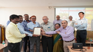 रिम्स मेडिसिन विभाग के अध्यक्ष प्रो. डॉ. डी. के. झा हुए सेवानिवृत्त, सहकर्मियों ने दी विदाई