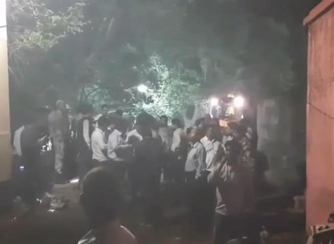 धनबाद :  तेज धमाके के साथ दो घर जमींदोज, एक ही परिवार के तीन लोगों की मौत