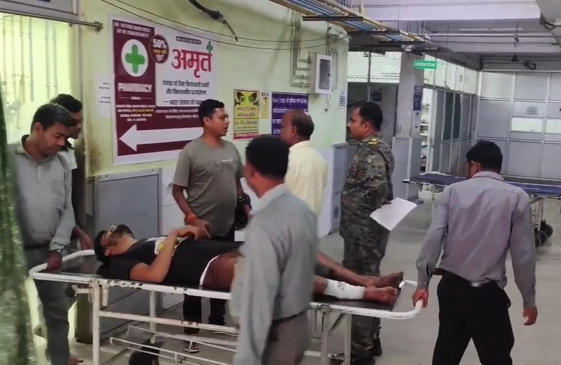 Dhanbad News : प्रेमिका से मिलने देवघर जा रहे युवक को तोपचांची में मारी गोली, बाइक लूट अपराधी फरार