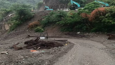 हिमाचल में मॉनसून का कहर, भारी बारिश से 45 सड़कें बंद, जनजीवन प्रभावित