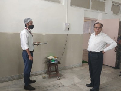 रिम्स निदेशक एक्शन मोड में, किचन से मेडिसिन विभाग तक किया औचक निरीक्षण