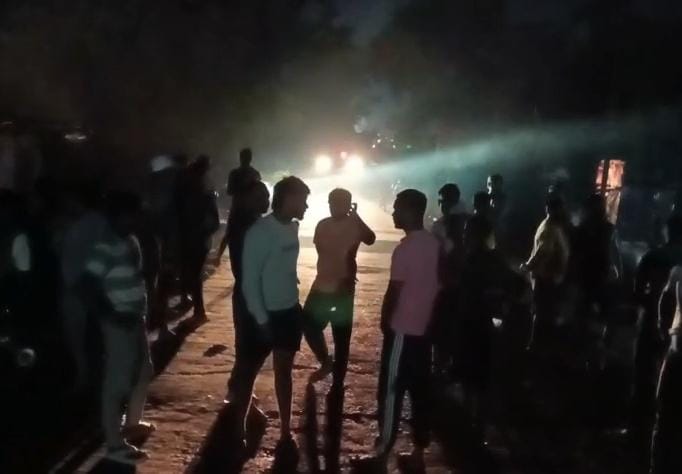 Dhabad : बरोरा चेकपोस्ट के पास दो राउंड चली गोली, बाल-बाल बचा युवक, पुराने विवाद से जुड़े तार