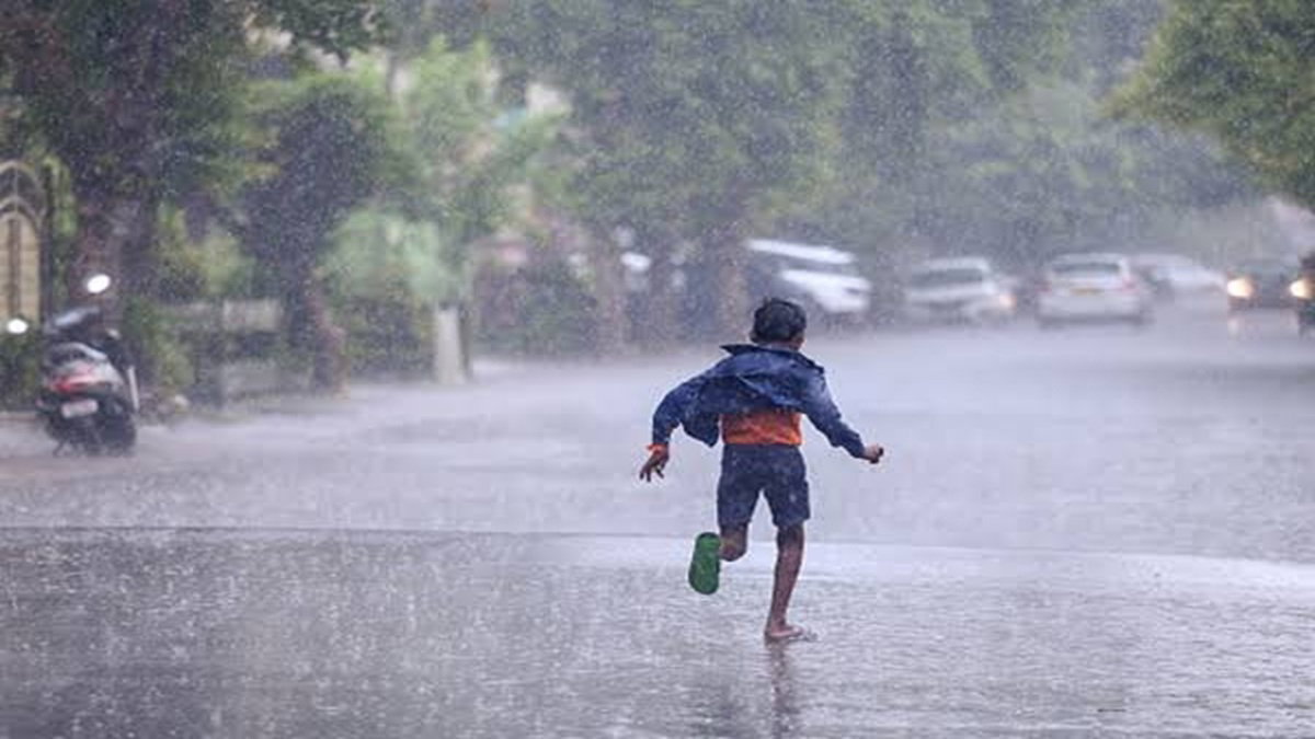 Jharkhand Weather : 7 जिलों में भारी से भारी बारिश का अलर्ट, रांची समेत 4 जिलों के लिए येलो अलर्ट