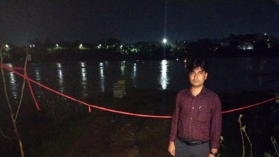 Seraikela News : अवैध बालू उठाव पर प्रशासन सख्त, सालडीह घाट जाने वाले रास्ते को कराया बंद